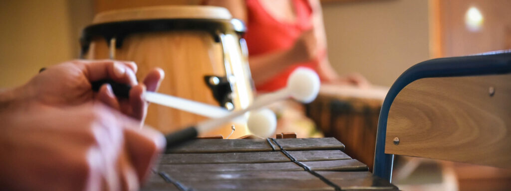 le rythme et l'improvisation en musicothérapie