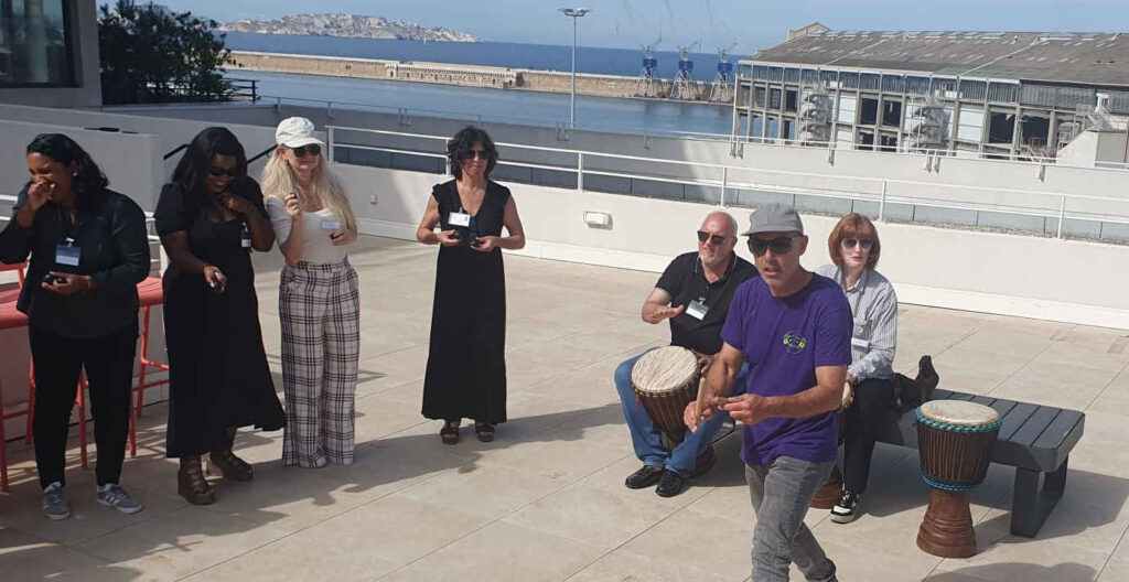 teambuilding percussion près du vieux port de Marseille