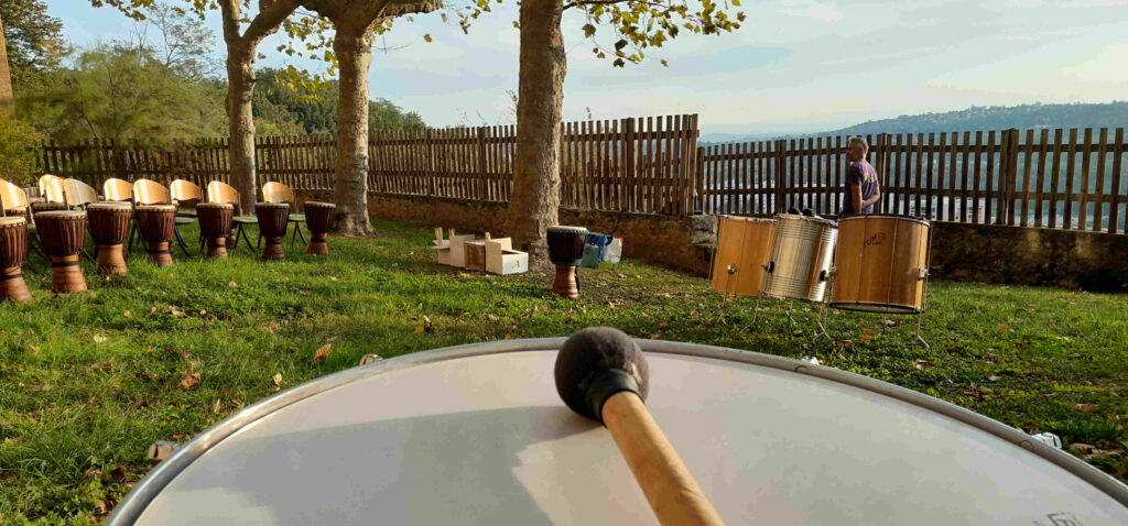 Team building percussion à Lyon pendant l'été indien